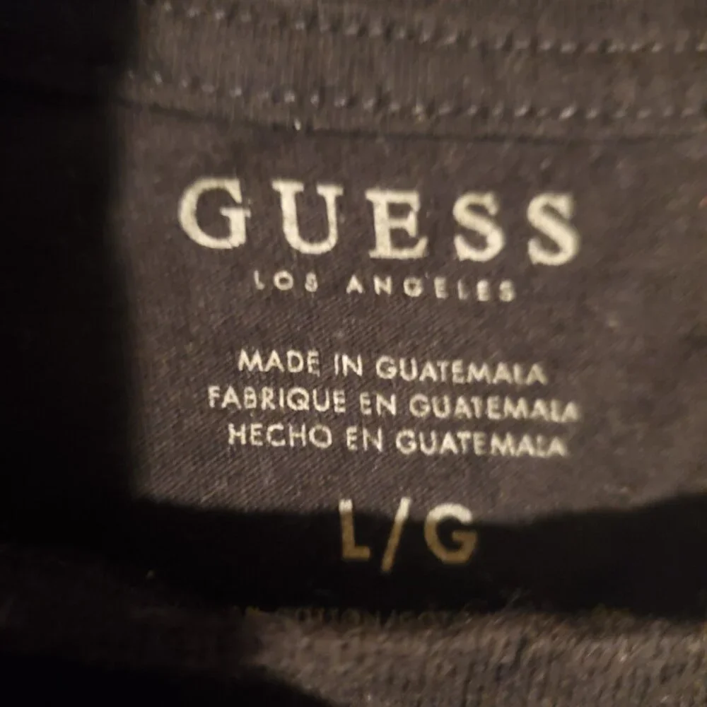 New! Mens Guess Short Sleeve Tshirt - Picture 3 of 3